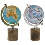 גלובוס מדיני עם קשת מתכת על בסיס עץ עגול