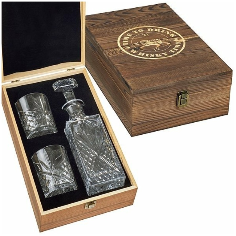 מארז מתנה וויסקי הכולל דקנטר ו-2 כוסות בקופסת עץ מהודרת
