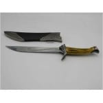 סכין מתכת עם ידית דמוי שנהב על מעמד עץ