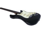 EKO ST 300 Black – גיטרה חשמלית בצבע שחור