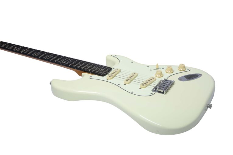 EKO ST 300 Olympic White – גיטרה חשמלית בצבע לבן