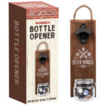 פותחן בירה לקיר Beer House על לוח עץ