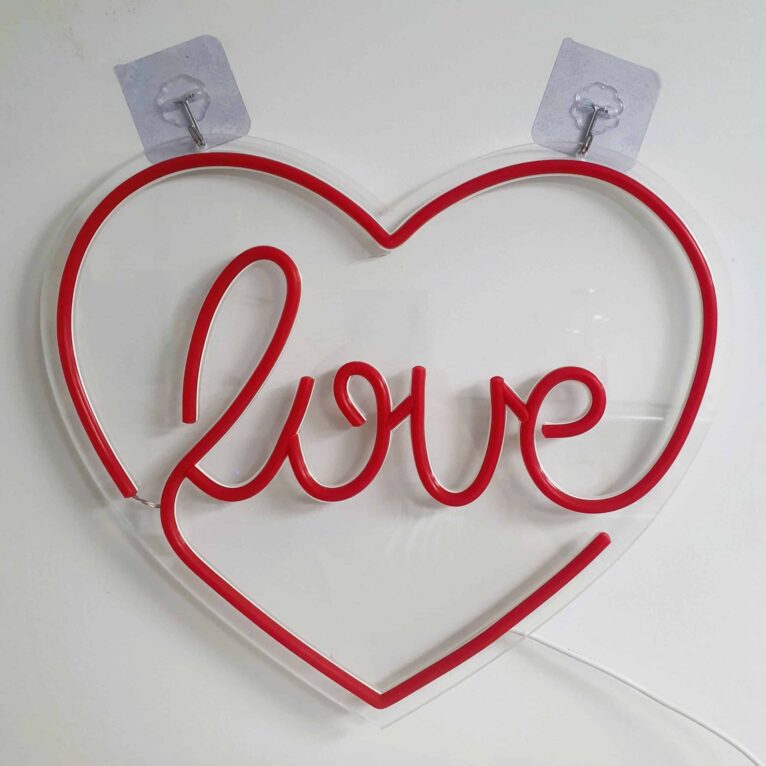 ⁦שלט ניאון LED בצורת לב עם הכיתוב Love, חיבור USB⁩, תמונה ⁦2⁩