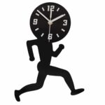 שעון קיר עם דמות רצה בין המחוגים